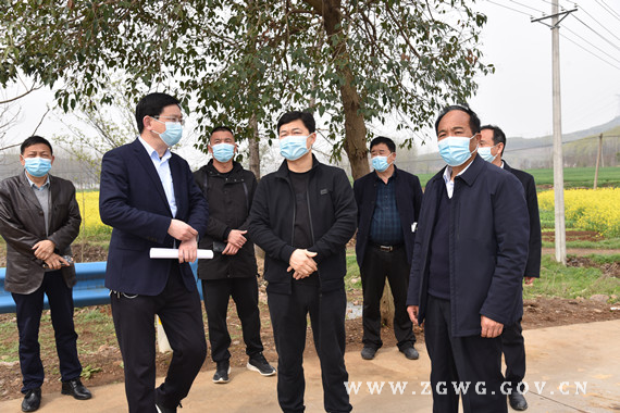 劉文祥實(shí)地調(diào)研“四好農(nóng)村路”和國省干線綠化建設(shè)情況 (2)_副本.jpg