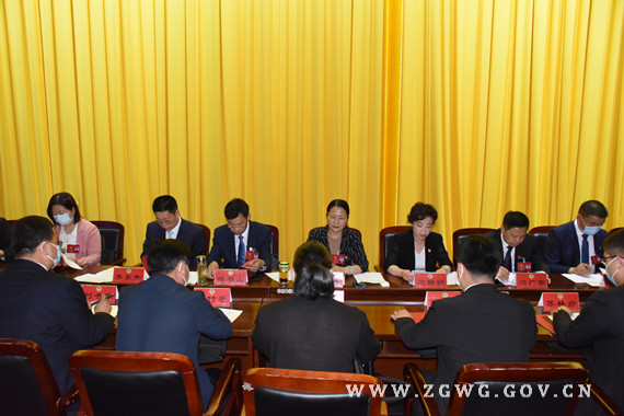市政協(xié)十一屆一次會議舉行主席團第一次會議_副本.jpg