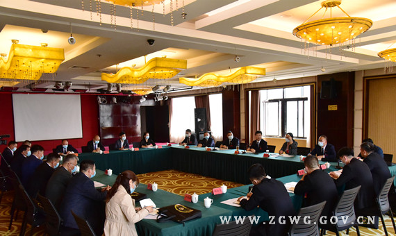 劉文祥參加政協(xié)第十一屆舞鋼市委員會(huì)第一次會(huì)議工商聯(lián)界別小組討論_副本.jpg