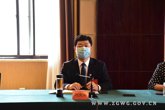 劉文祥參加政協(xié)第十一屆舞鋼市委員會(huì)第一次會(huì)議工商聯(lián)界別小組討論 (2)_副本.jpg