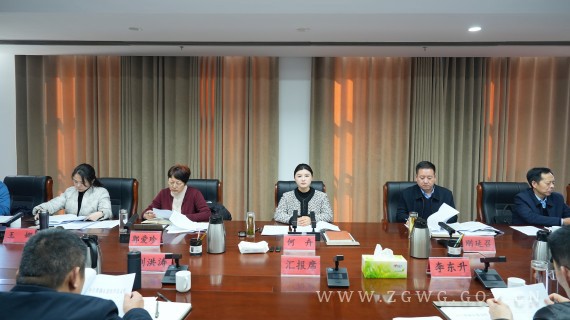何卉主持召開市政府常務(wù)會議 6_副本.jpg